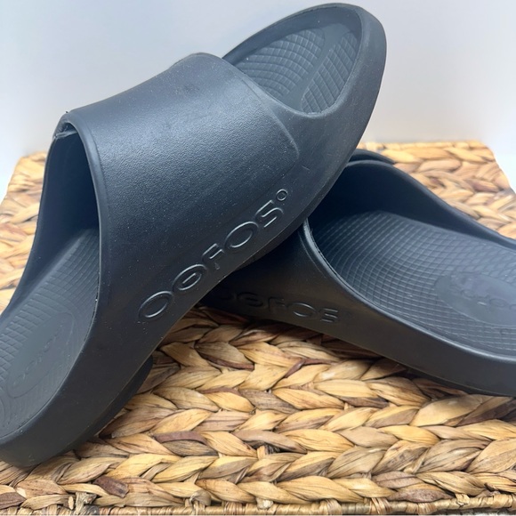 OOFOS Men’s 11/Women’s 13 OOAH Sport Flex Black Slide Sandals - Picture 1 of 14